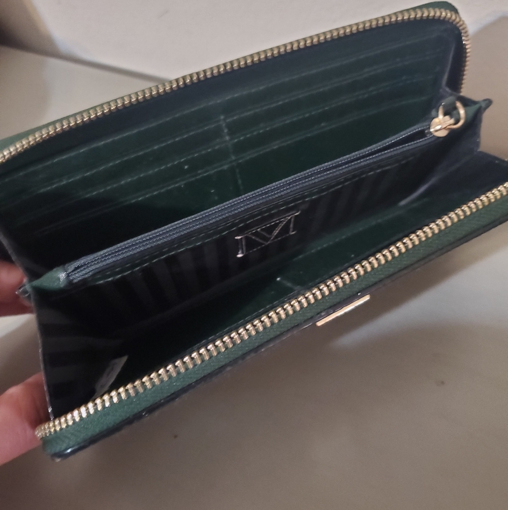 Victoria's Secret continental wallet Emerald Croc - Picture 2 of 3